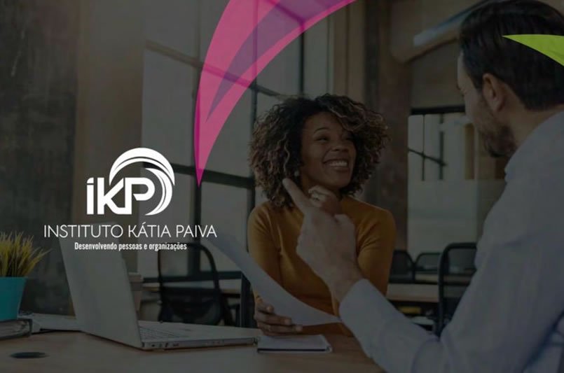 Mão alcançando o céu — transformação pessoal